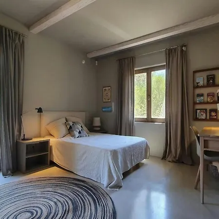 With Wooden-beamed Patio * Santa Gertrudis (Ibiza)
